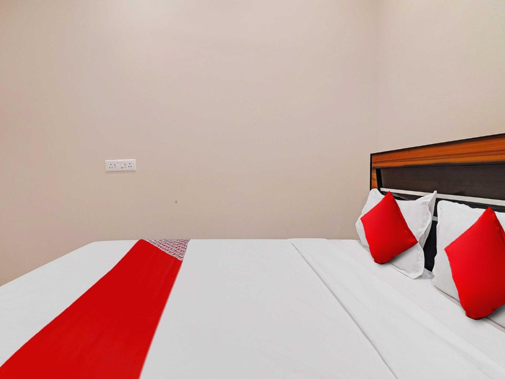 Hotel O Vasista Residency Hyderabad Esterno foto
