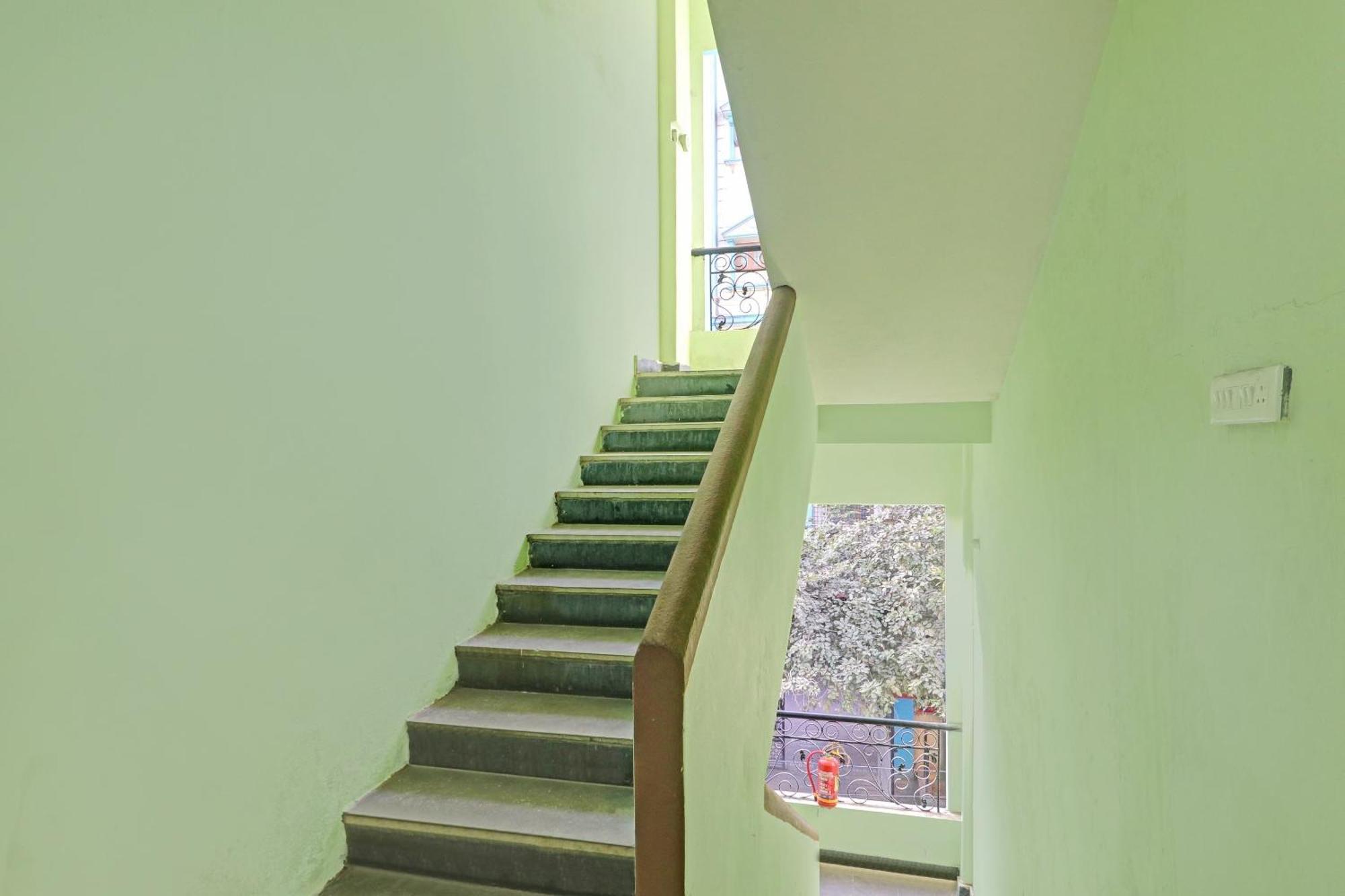 Hotel O Vasista Residency Hyderabad Esterno foto
