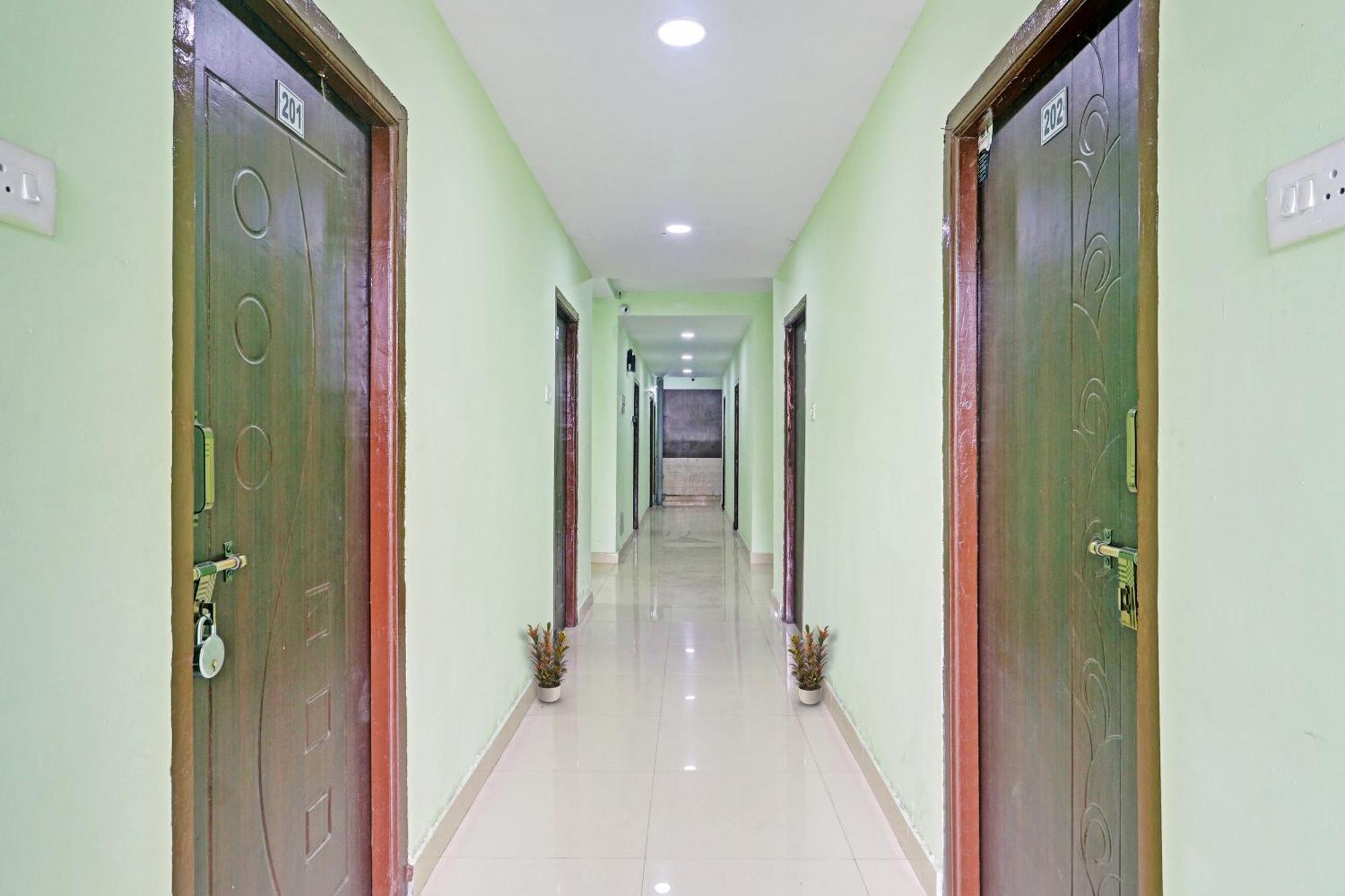 Hotel O Vasista Residency Hyderabad Esterno foto