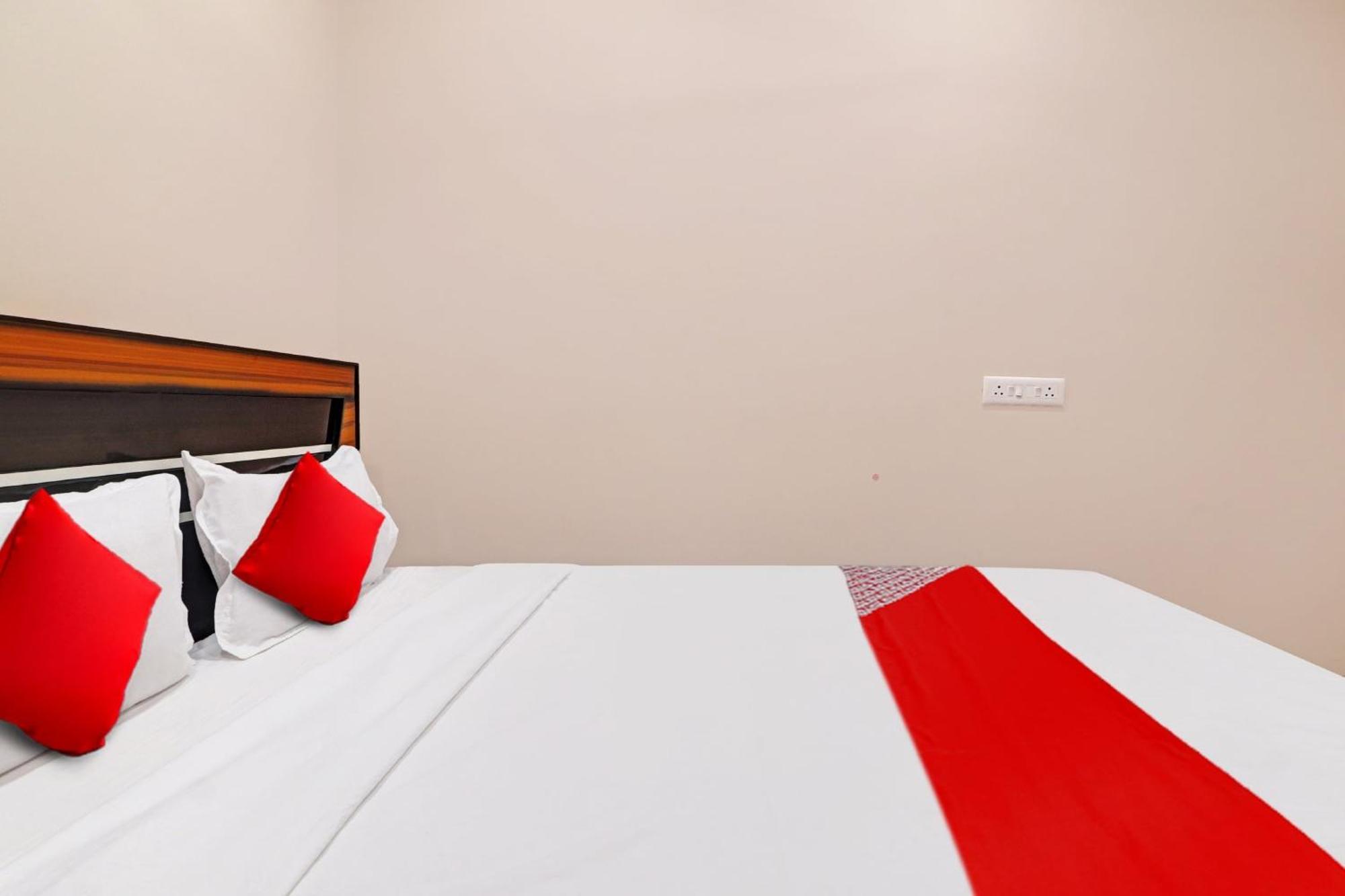 Hotel O Vasista Residency Hyderabad Esterno foto